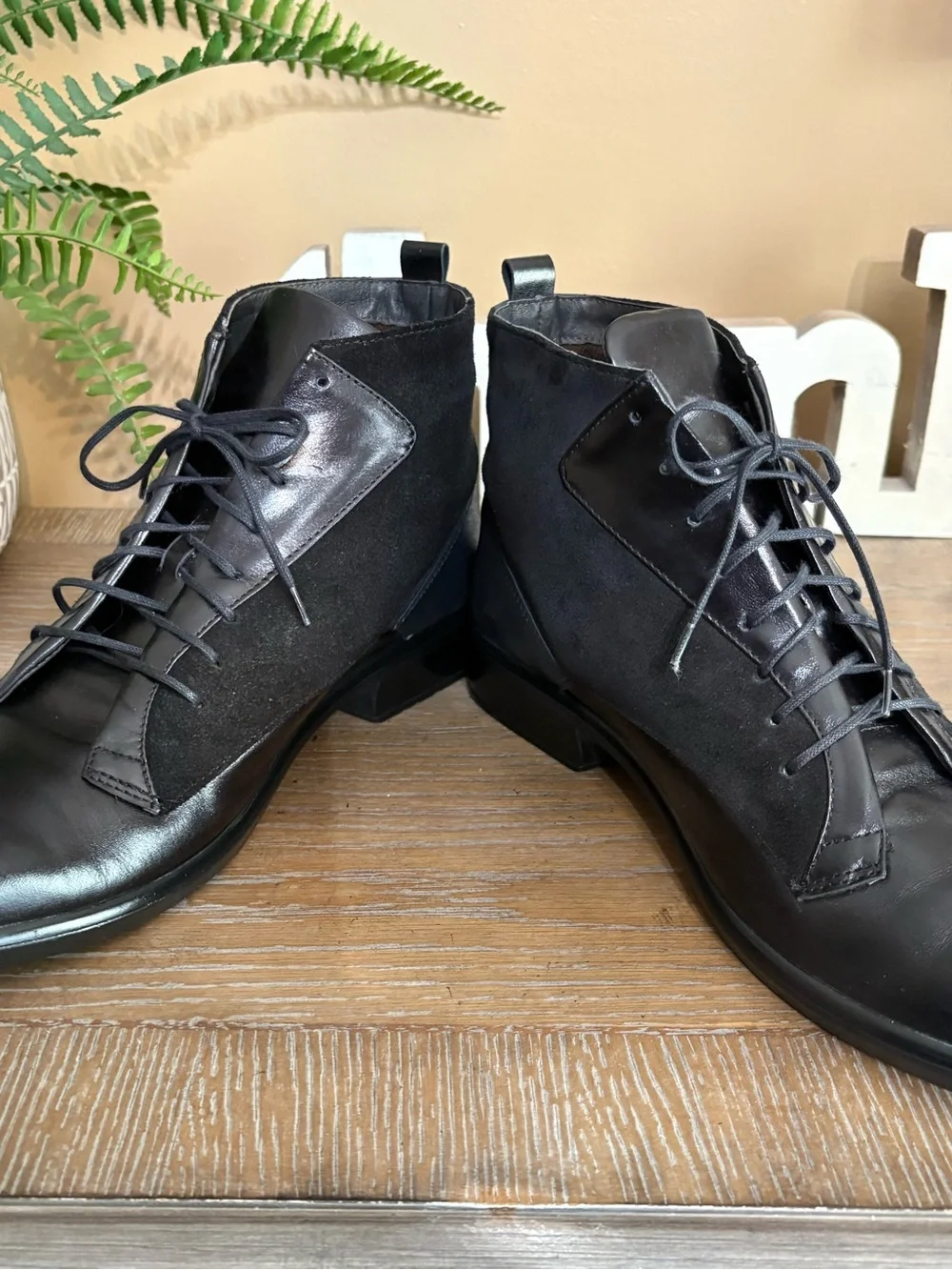 Naot Womens Size 42/ US 11 Black Mistral Leather & Suede Lace-Up Ankle Boots